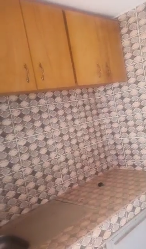 Chambre salon à la zone non loin de la SITAB