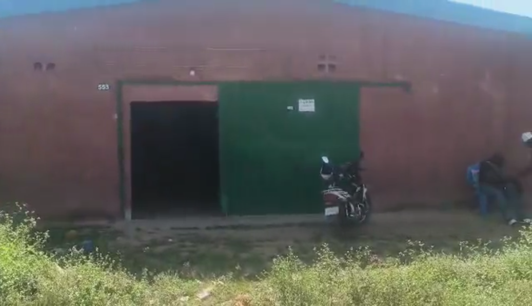 2 grands Entrepôts avec bureau disponible à la cité Gbon